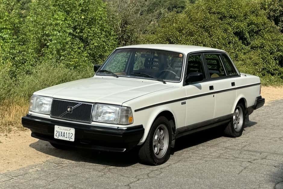 1990 Volvo 240 sold for $6,850