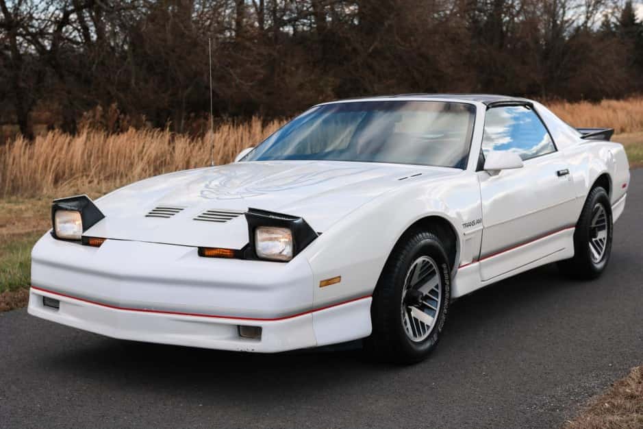 1986 Pontiac Firebird (1982-1992) sold for $6,086