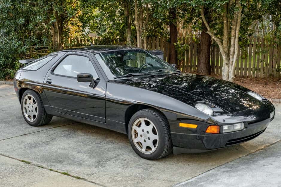 1989 Porsche 928 sold for $39,356