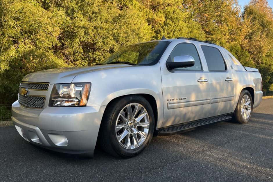 2013 Chevrolet Avalanche sold for $25,000