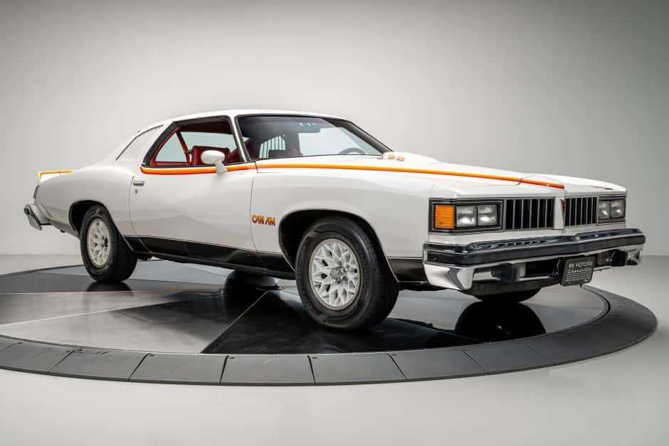 1977 Pontiac Tempest / LeMans sold for $33,250