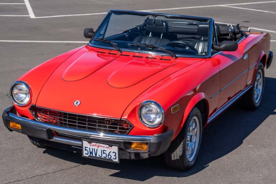 1983 Fiat 124 Spider (1966-1985) sold for $11,600