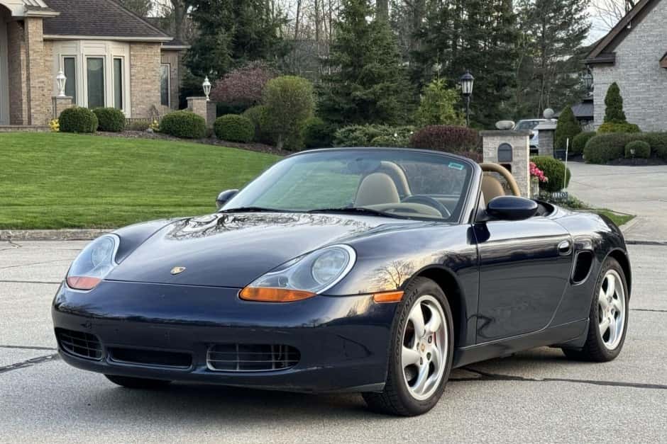 2001 Porsche 986 Boxster sold for $16,250