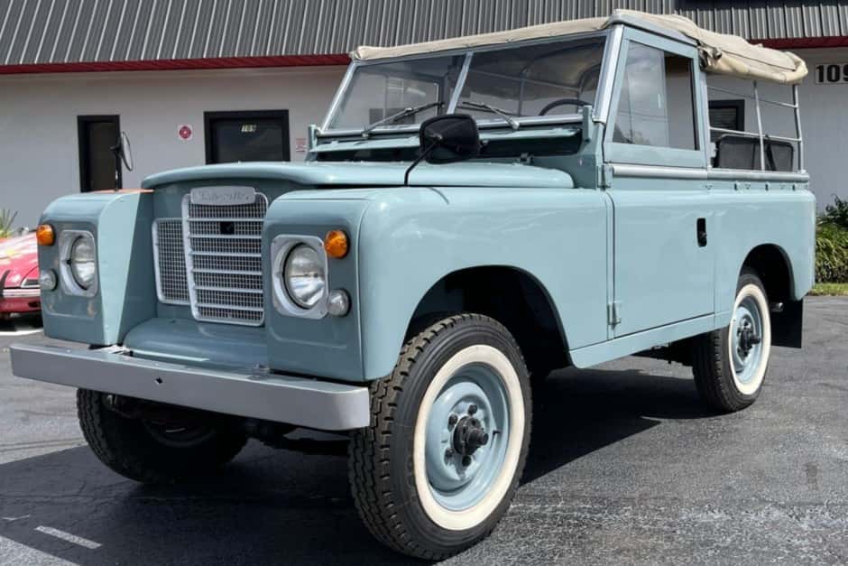 1977 Land Rover Series 88 sold for $24,000