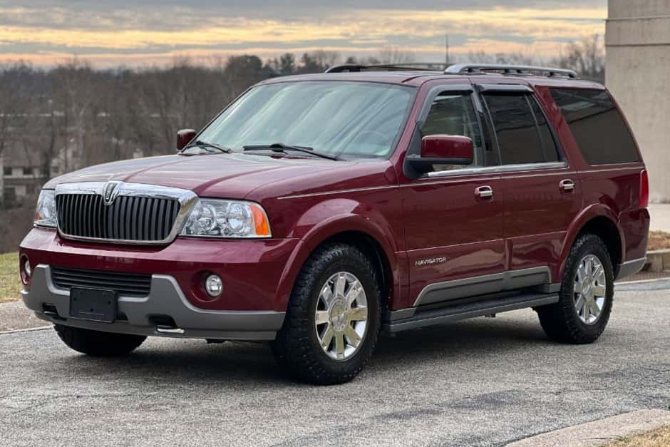 2004 Lincoln Navigator sold for $20,750