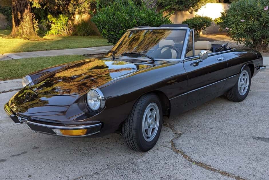 1980 Alfa Romeo 105/115 Spider Series 2 sold for $10,000