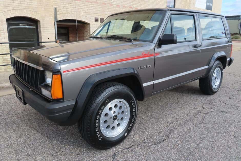 1990 Jeep XJ Cherokee sold for $15,500
