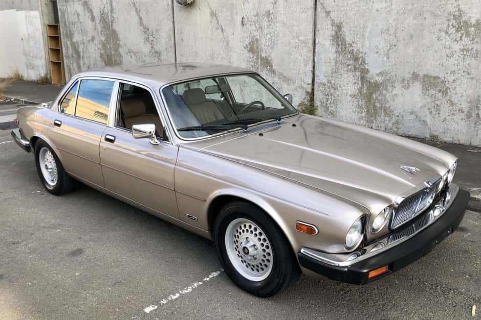 1989 Jaguar XJ Series 3 (1980-1992) sold for $9,100