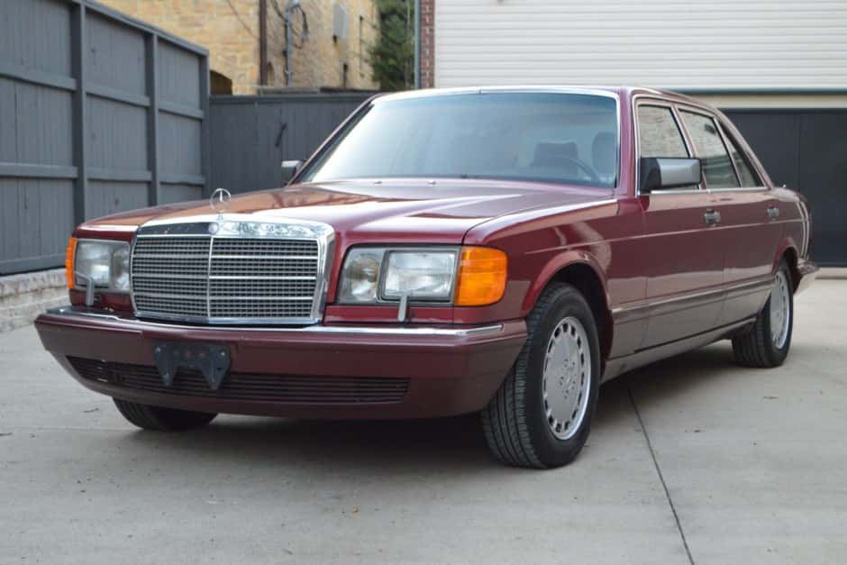 1990 Mercedes-Benz W126 S-Class sold for $24,500