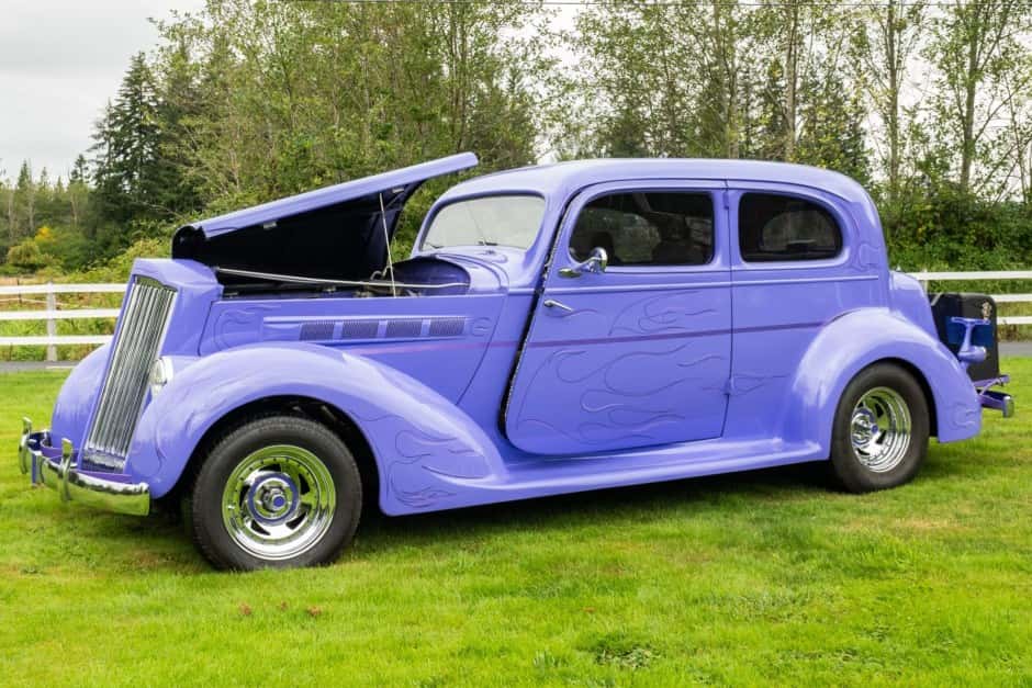 1935 Packard Eight sold for $18,500