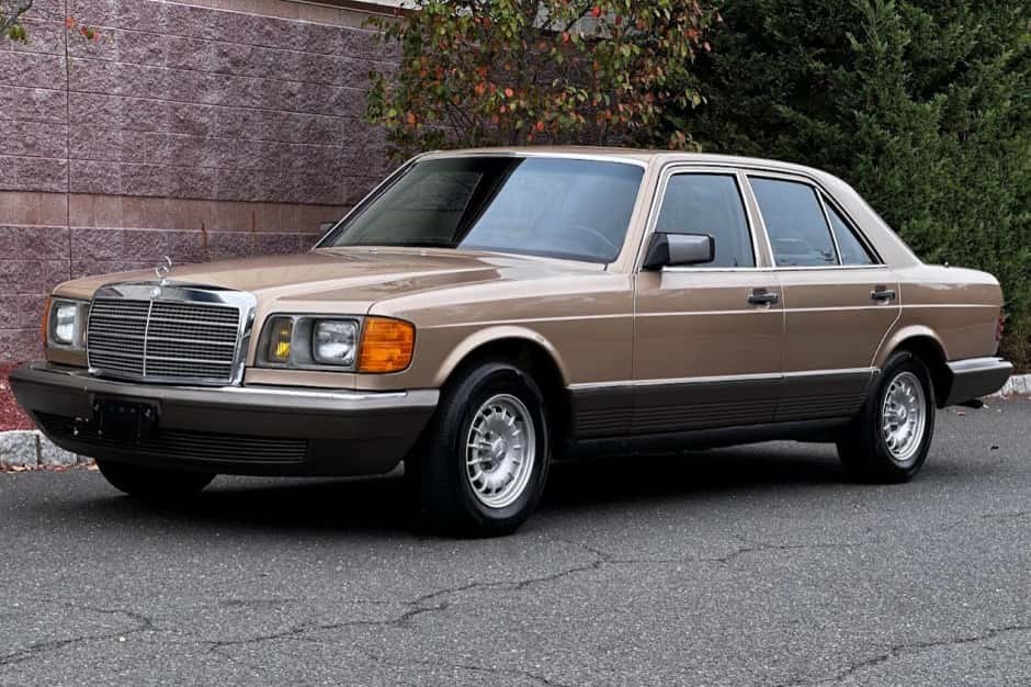 1984 Mercedes-Benz W126 S-Class sold for $14,750