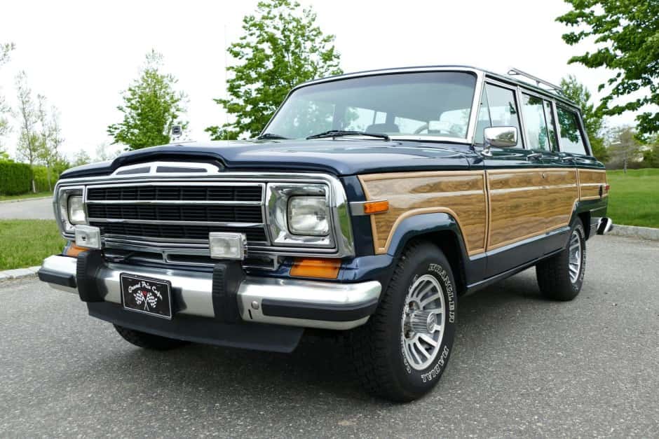 1988 Jeep SJ Grand Wagoneer sold for $14,000