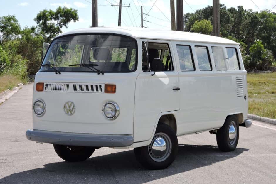 1994 Volkswagen Bay-Window Bus sold for $8,700