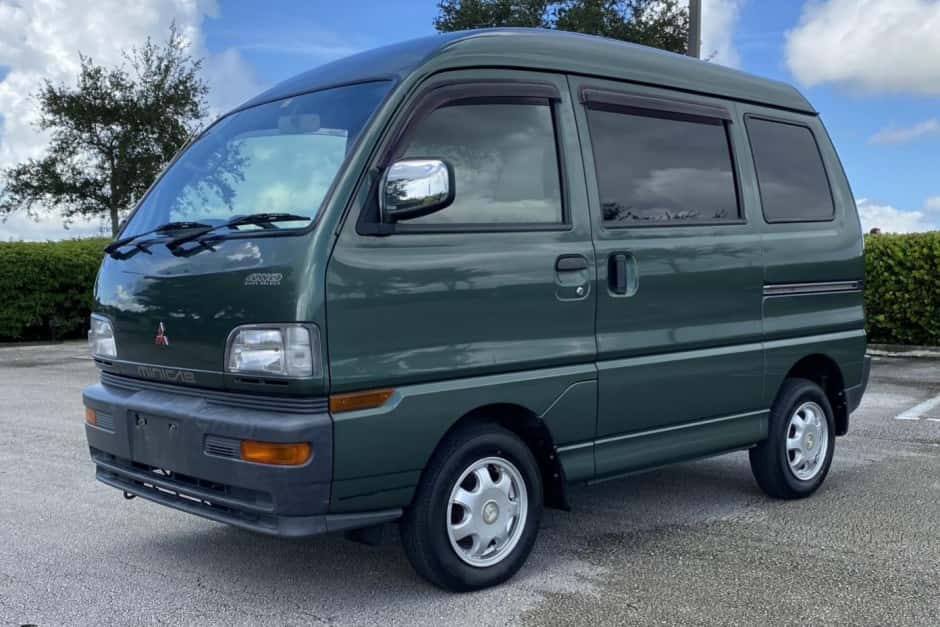1999 Mitsubishi Minicab sold for $11,500
