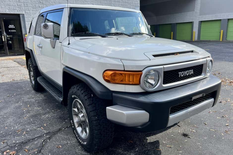 2012 Toyota FJ Cruiser sold for $23,777