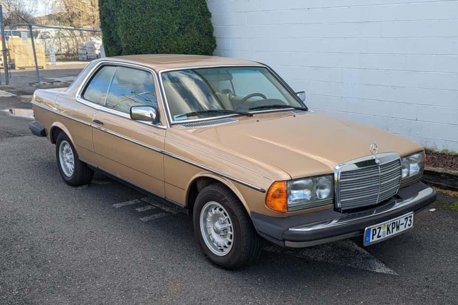 1983 Mercedes-Benz W123 sold for $17,000