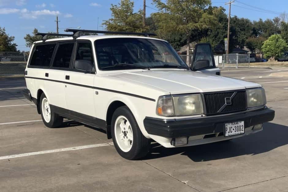 1992 Volvo 240 sold for $2,800
