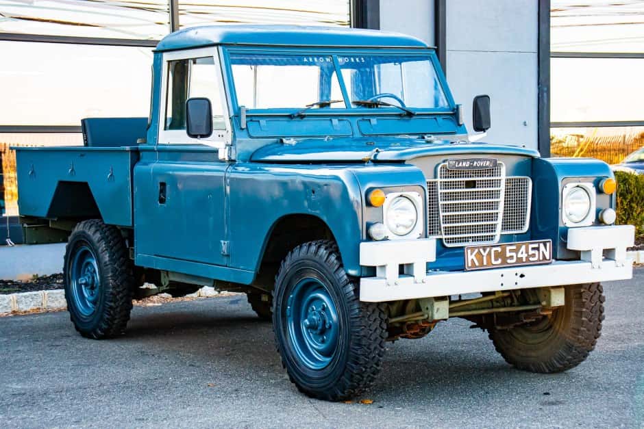 1975 Land Rover Series 109 sold for $27,000