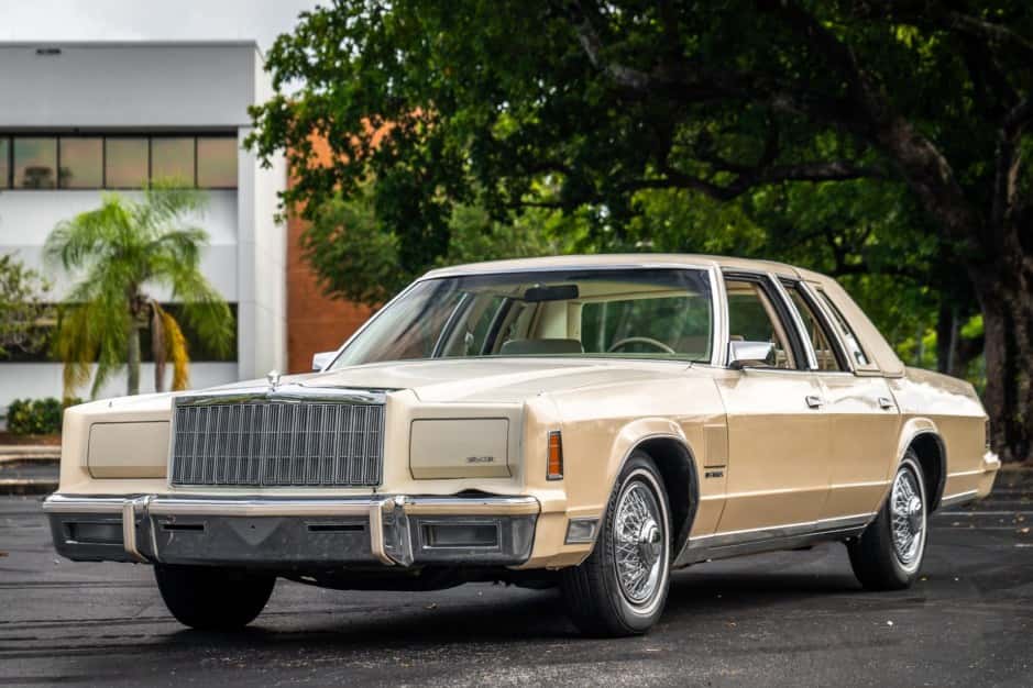 1979 Chrysler New Yorker sold for $10,100