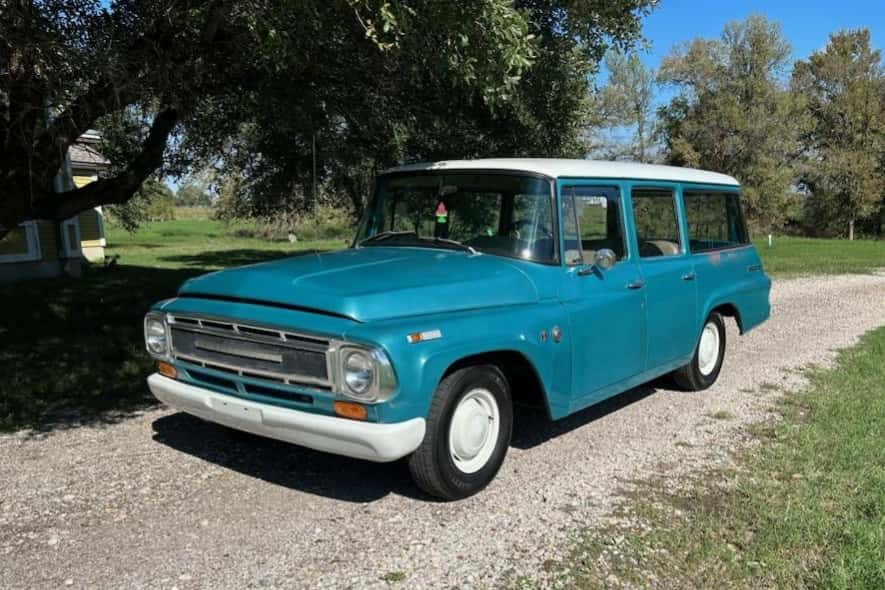 1968 International Harvester Travelall sold for $12,500