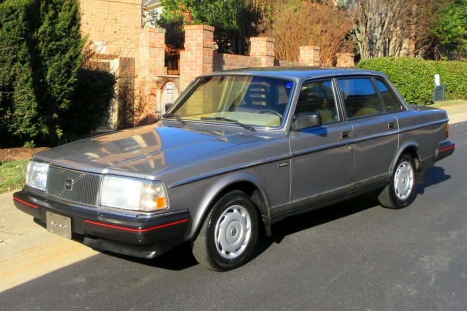 1986 Volvo 240 sold for $5,200
