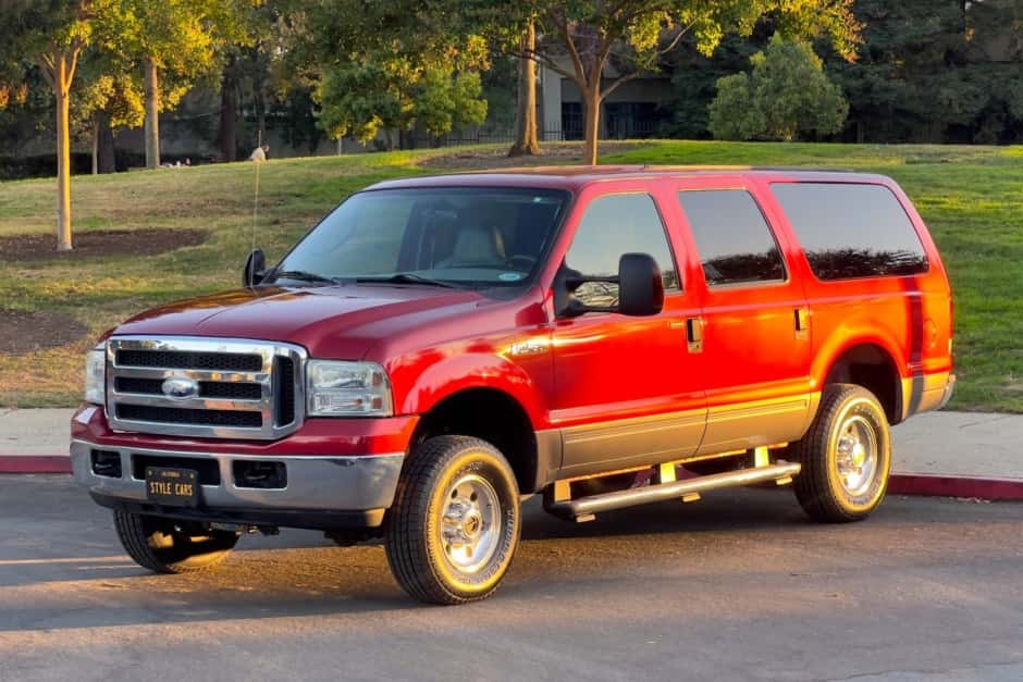 2005 Ford Excursion sold for $18,750