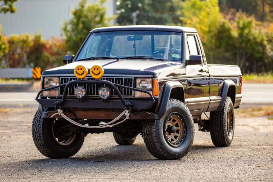 1989 Jeep Pickup sold for $9,700
