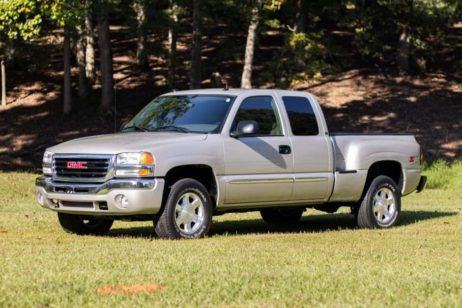 2004 GMC Sierra (GMT800 1999-2007) sold for $21,000
