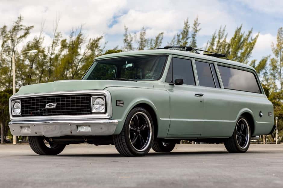 1971 Chevrolet Suburban (1967-1972) sold for $19,750