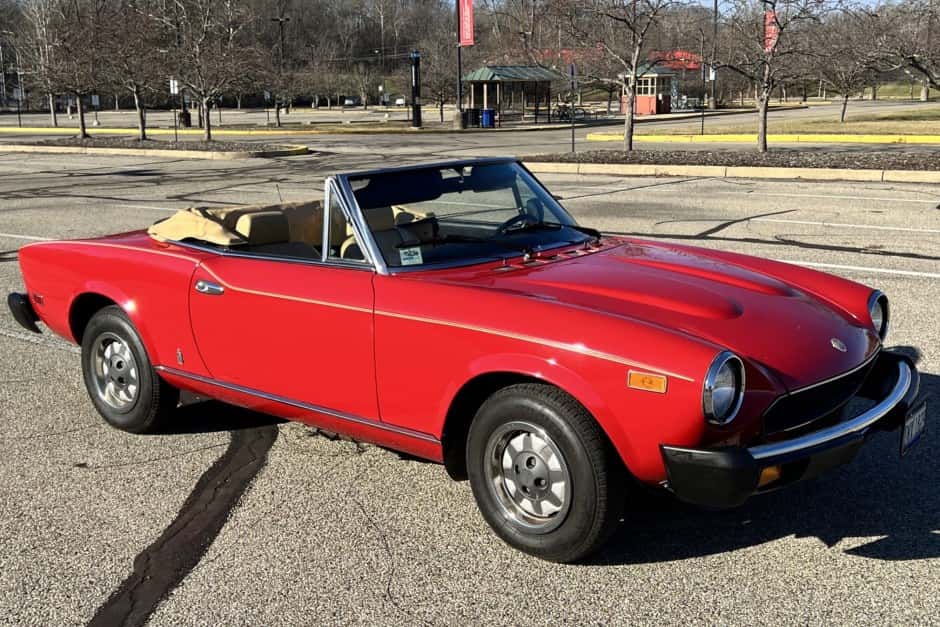 1980 Fiat 124 Spider (1966-1985) sold for $14,500