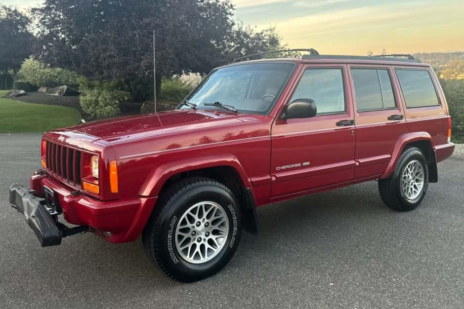 1998 Jeep XJ Cherokee sold for $18,100