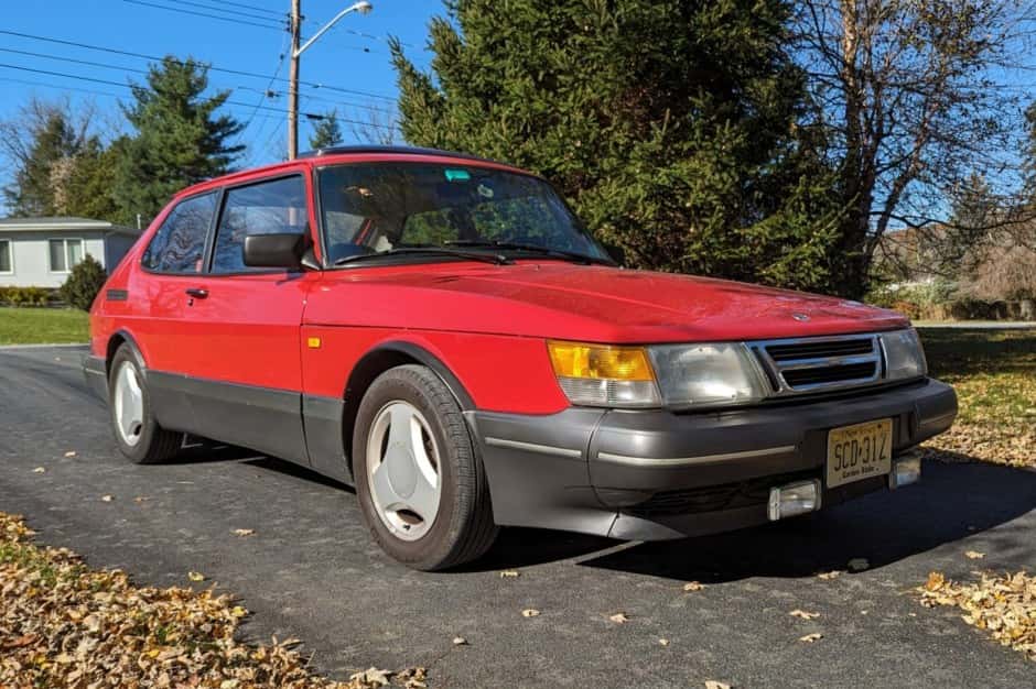 1990 Saab 900 sold for $16,142