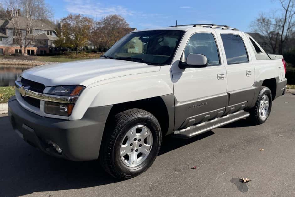 2002 Chevrolet Avalanche sold for $15,500