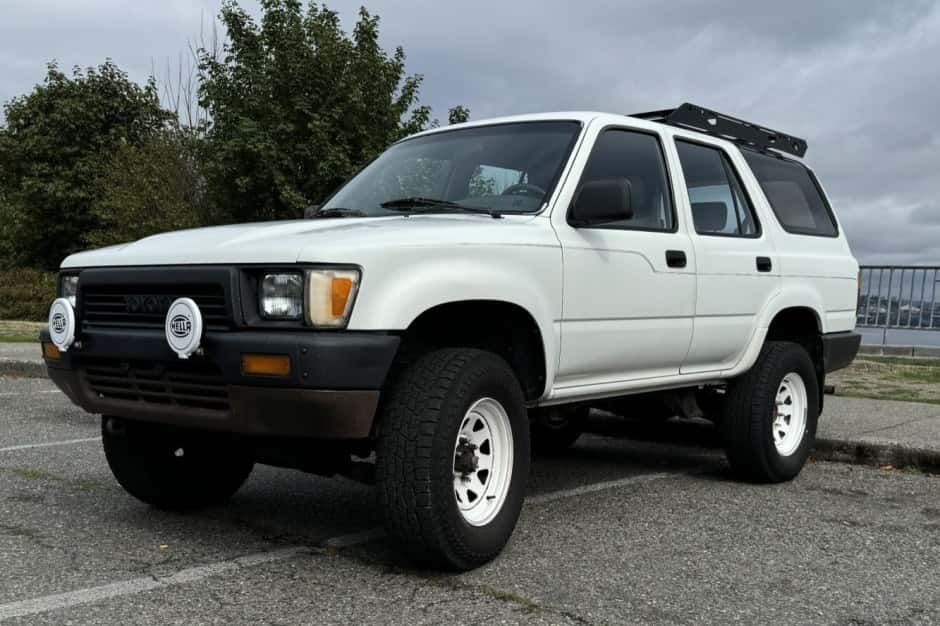 1990 Toyota 4Runner (N120) sold for $8,500