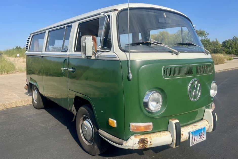 1971 Volkswagen Bay-Window Bus sold for $5,000