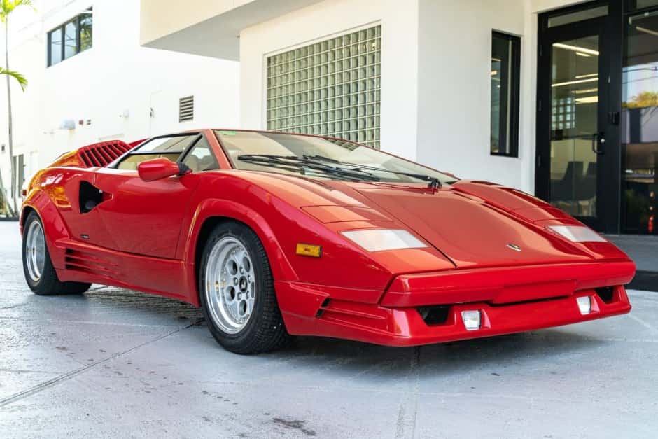 1990 Lamborghini Countach sold for $825,000
