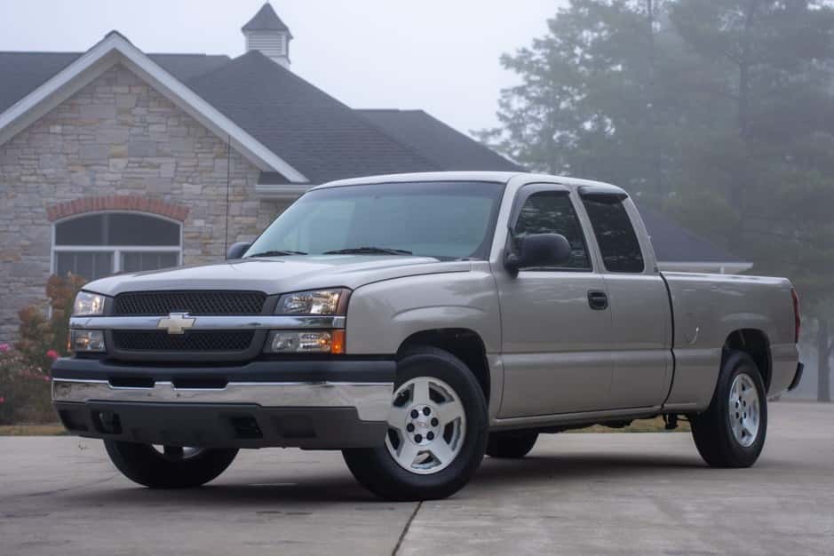 2003 Chevrolet Silverado GMT800 (1999-2007) sold for $12,500