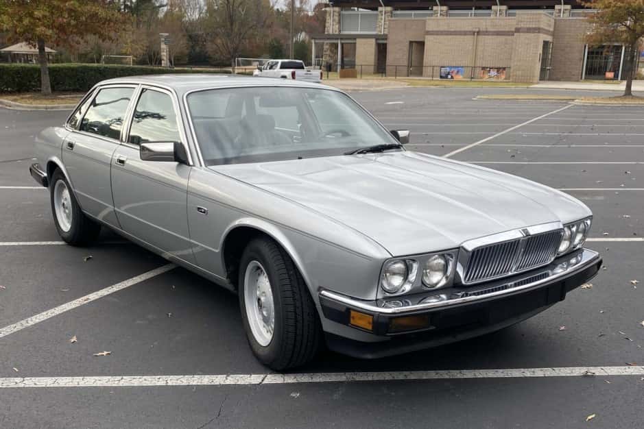 1988 Jaguar XJ40 XJ (1988-1994) sold for $7,202