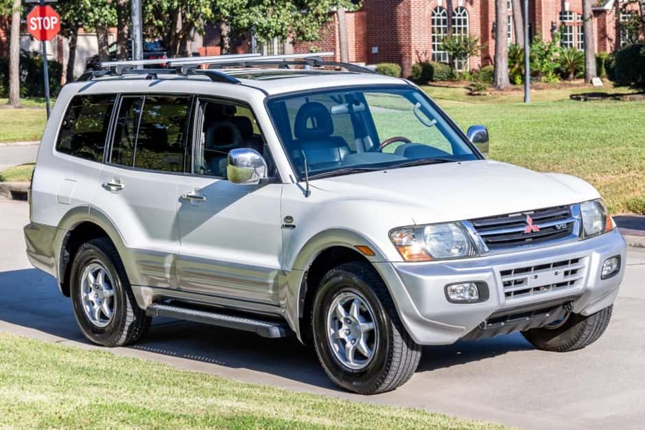 2001 Mitsubishi Pajero & Montero sold for $10,300