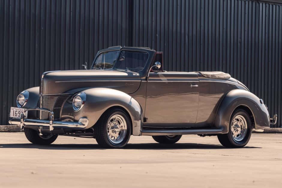 1940 Ford Standard, Deluxe, & Super Deluxe sold for $35,500