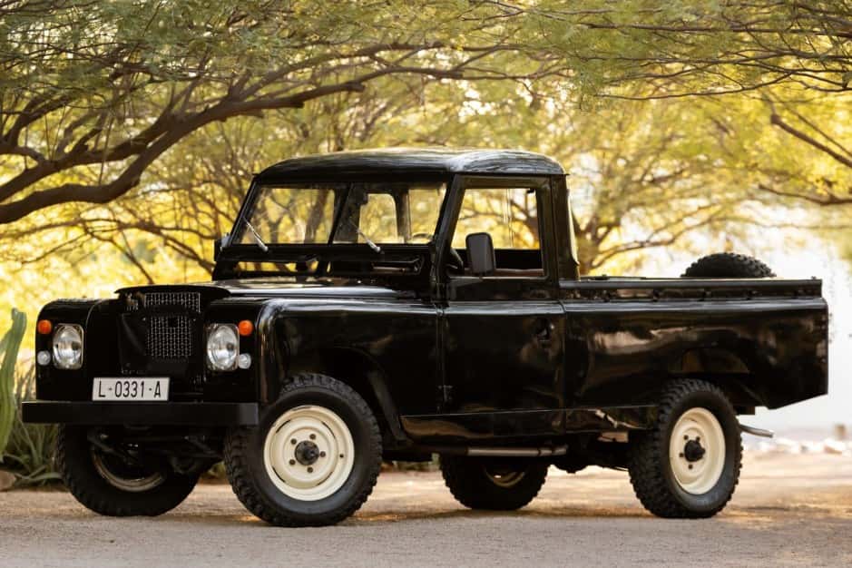 1971 Land Rover Series 109 sold for $18,500