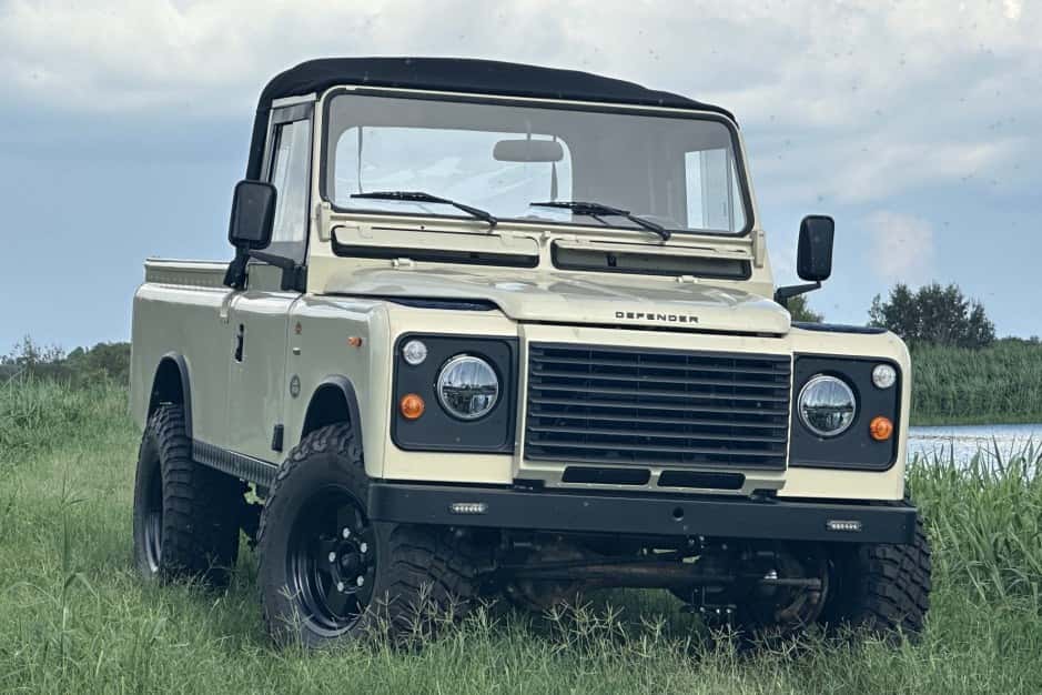 1990 Land Rover Series 109 sold for $21,000