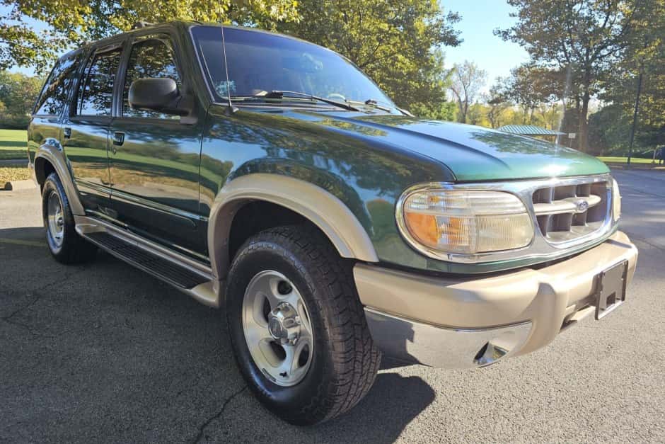2001 Ford Explorer sold for $9,100