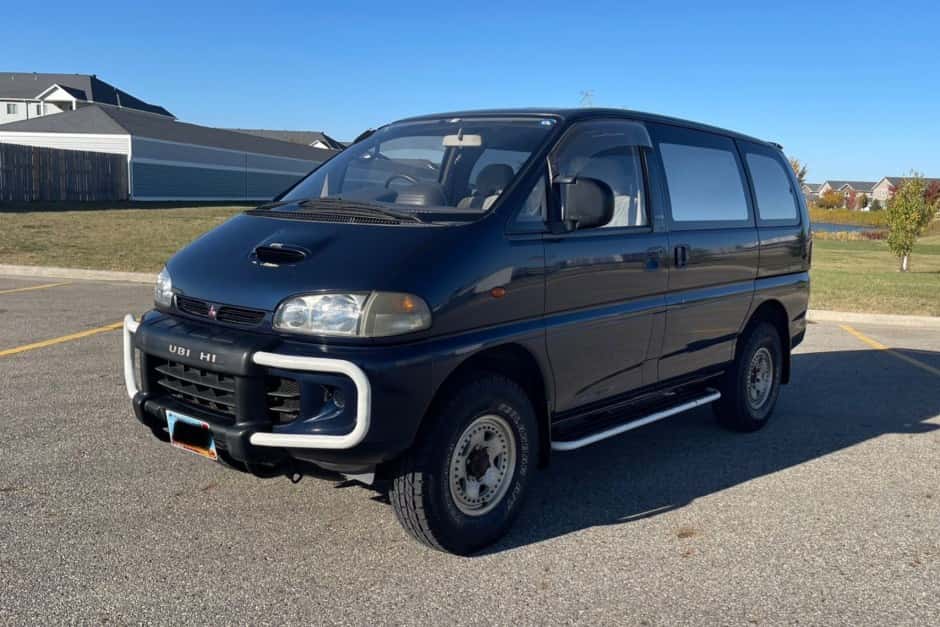 1995 Mitsubishi Delica sold for $9,100