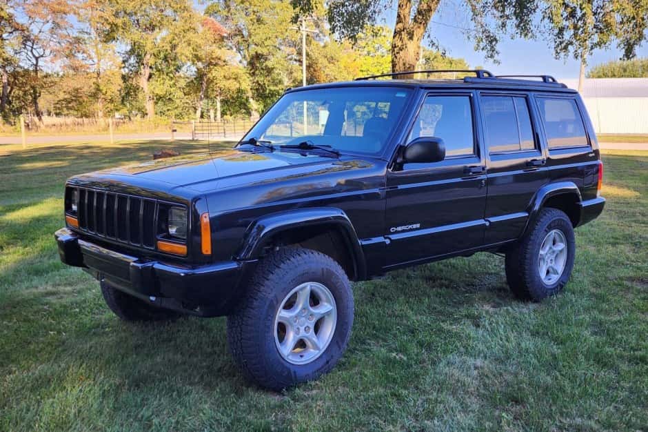 2001 Jeep XJ Cherokee sold for $13,000