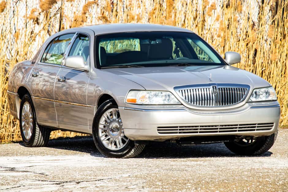 2011 Lincoln Town Car sold for $26,250