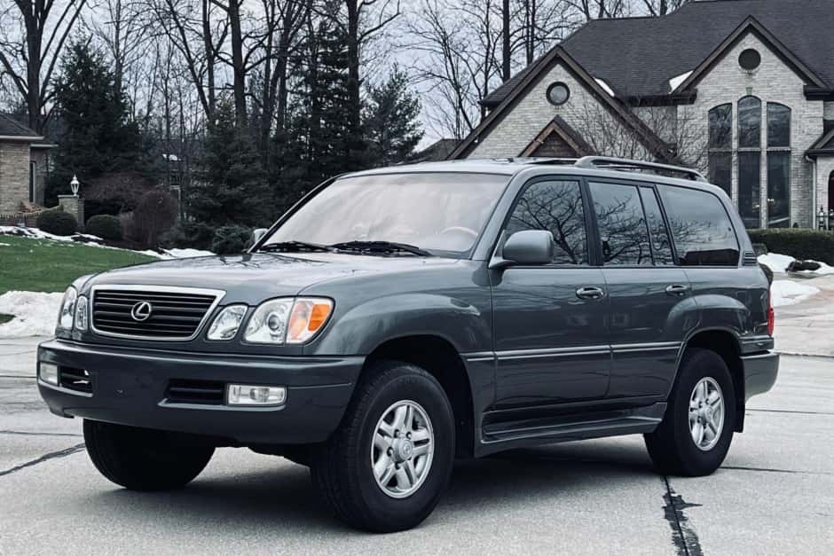 2000 Lexus LX470 sold for $14,000