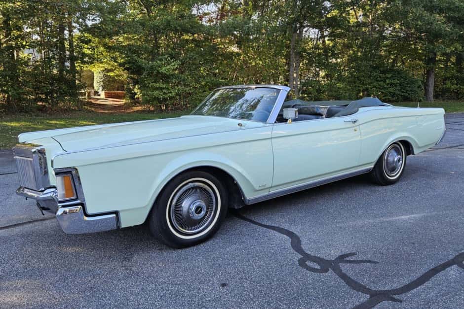 1971 Lincoln Continental Mark III (1969-1971) sold for $20,000