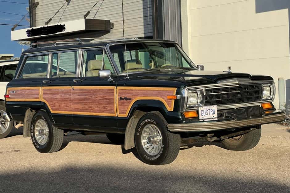 1991 Jeep SJ Grand Wagoneer sold for $31,000