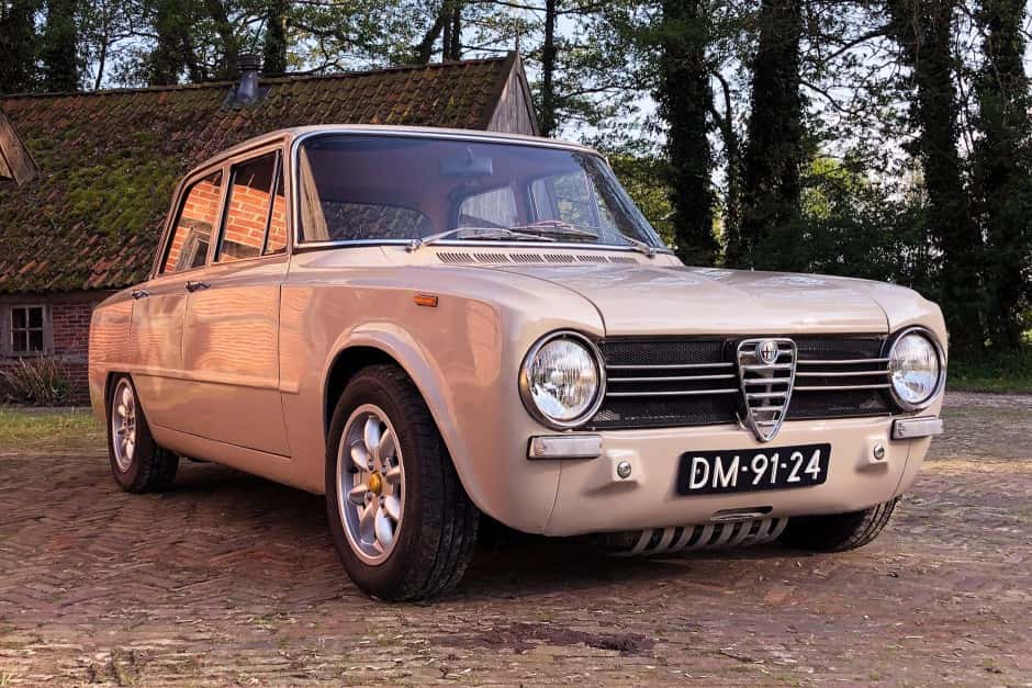 1972 Alfa Romeo 105 Series Sedan sold for $33,000